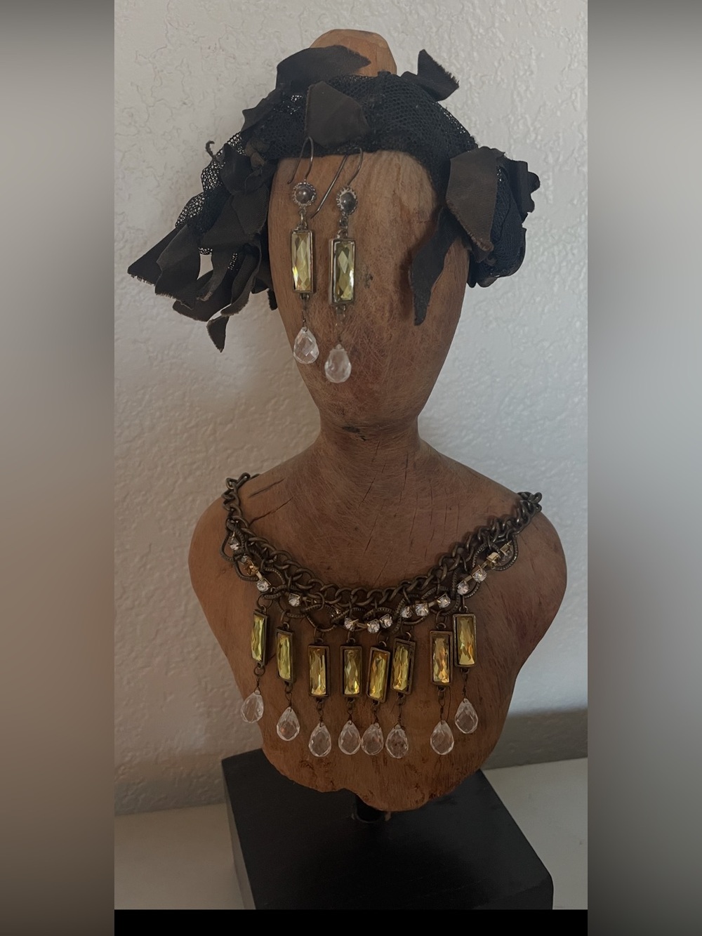 Necklace and earring set